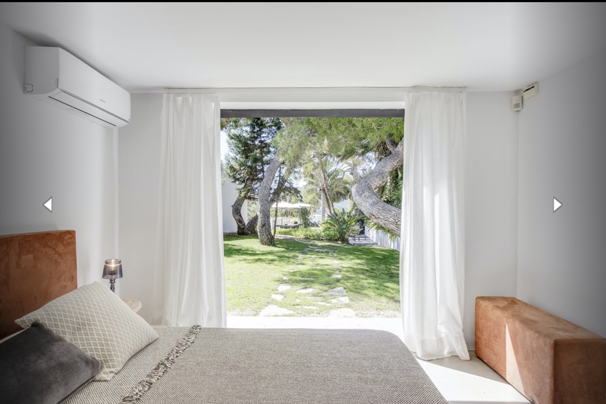 4AFACD30-3F7F-4E86-8F81-A0358D12406A