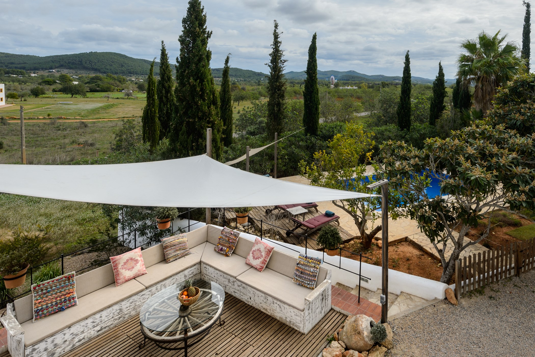 Birds-eye-view-of-front-patio-and-surroundings