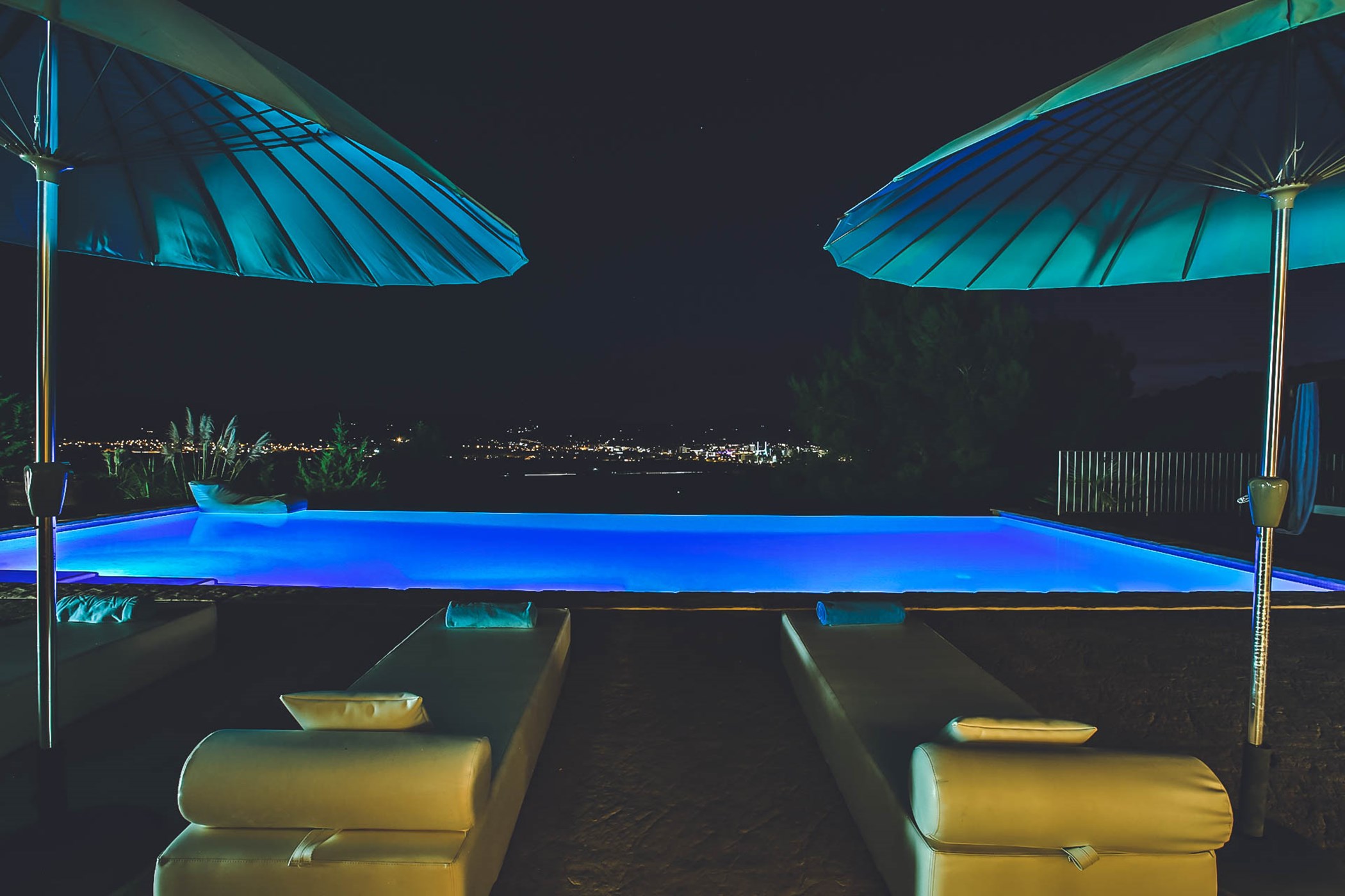 Can-Frare-Pool-by-night