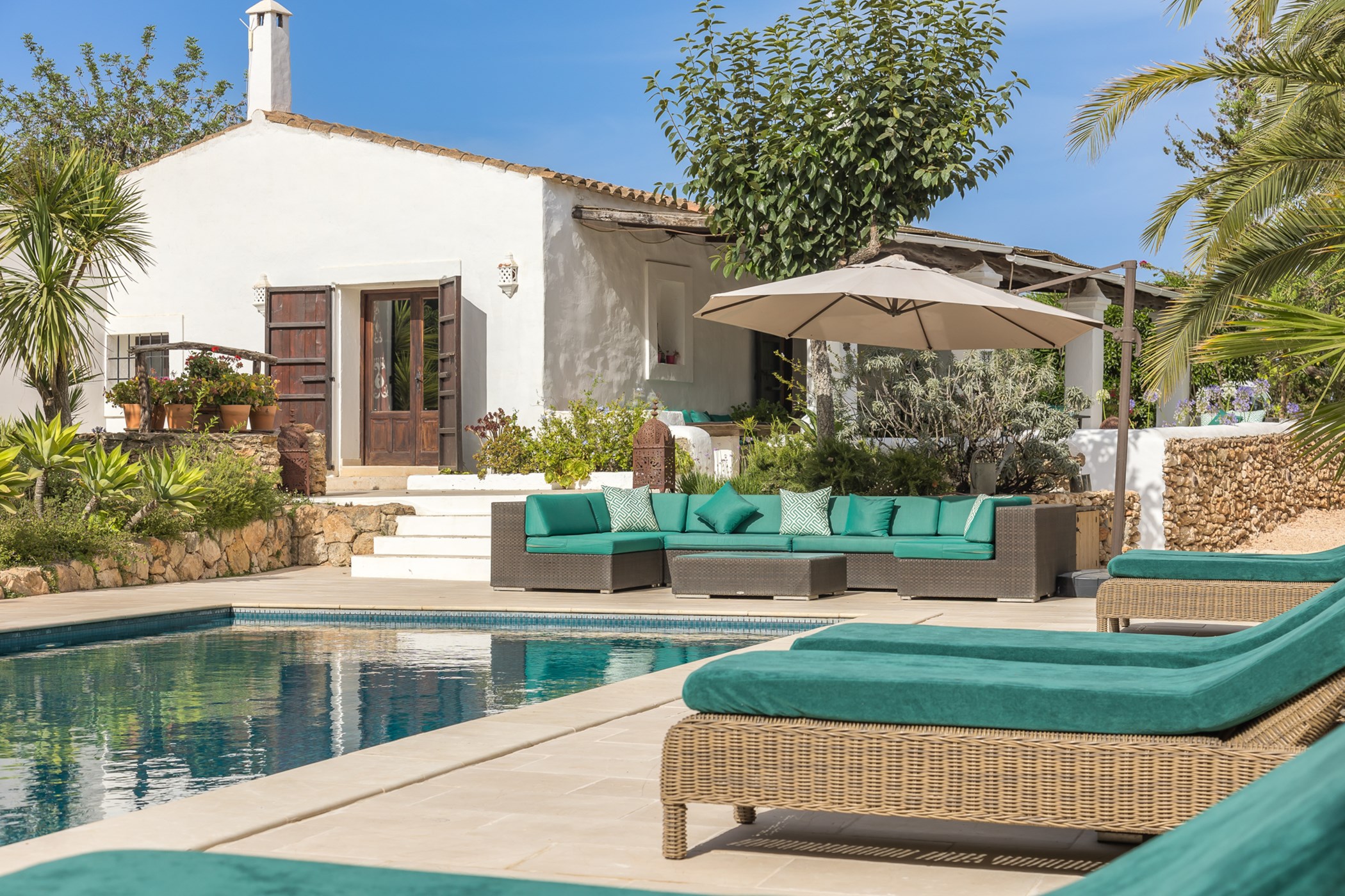 Casa-Avalon-by-_Ali.Framil.Photography-02