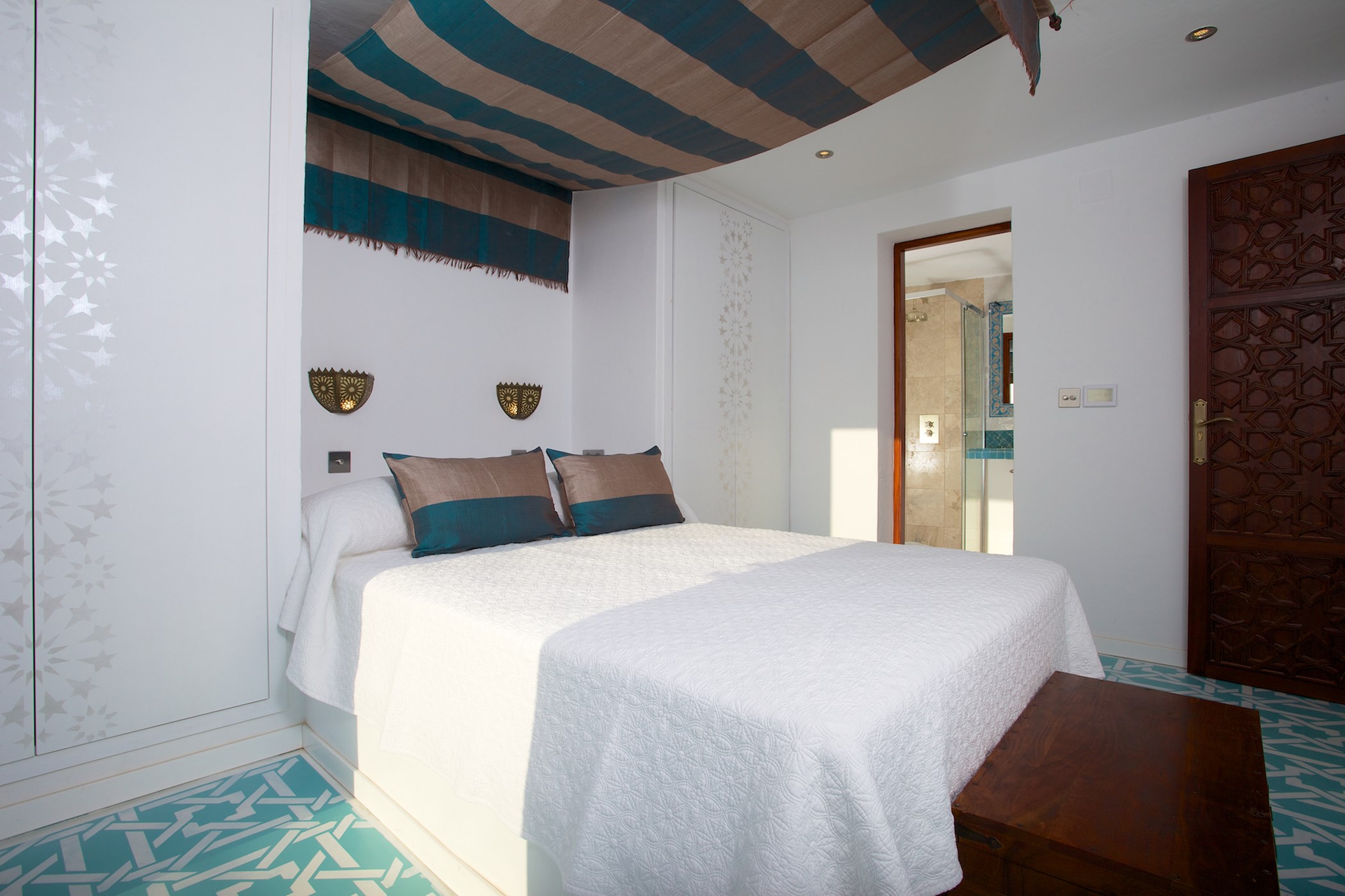 Casita-turquoise-bedroom-2