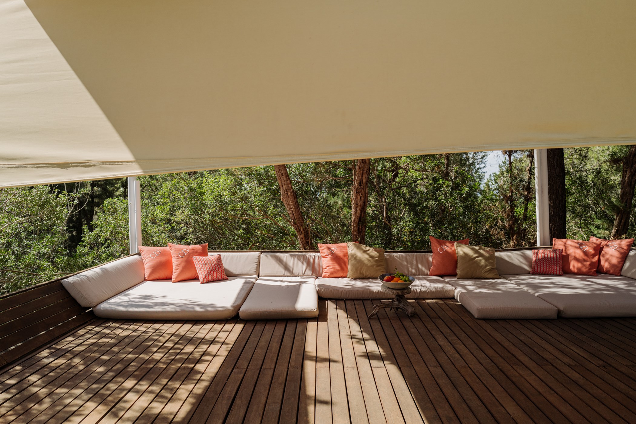 Chillout-Area-by-Pool