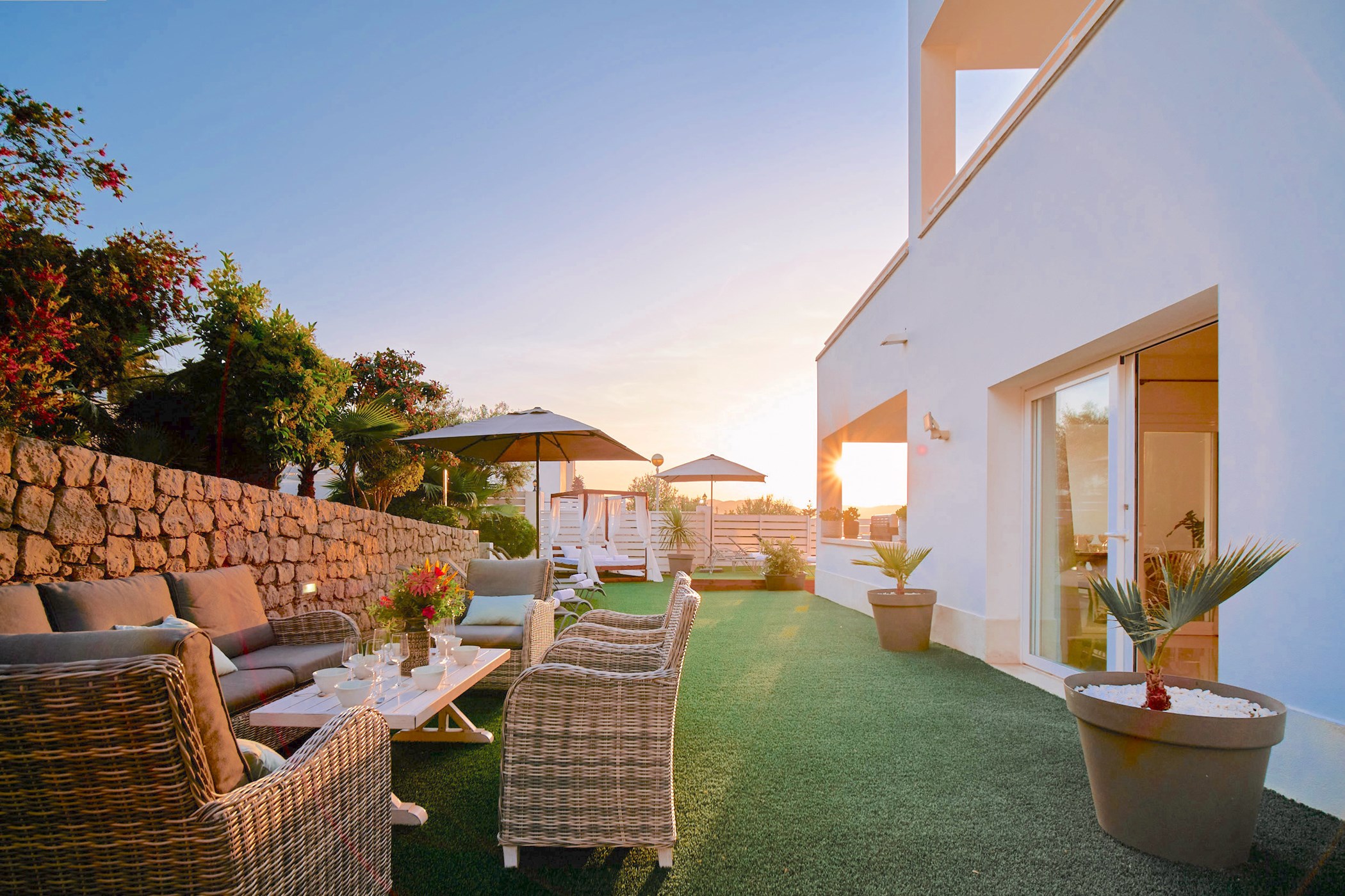 EXTERIOR-ROMEO-SOFAS