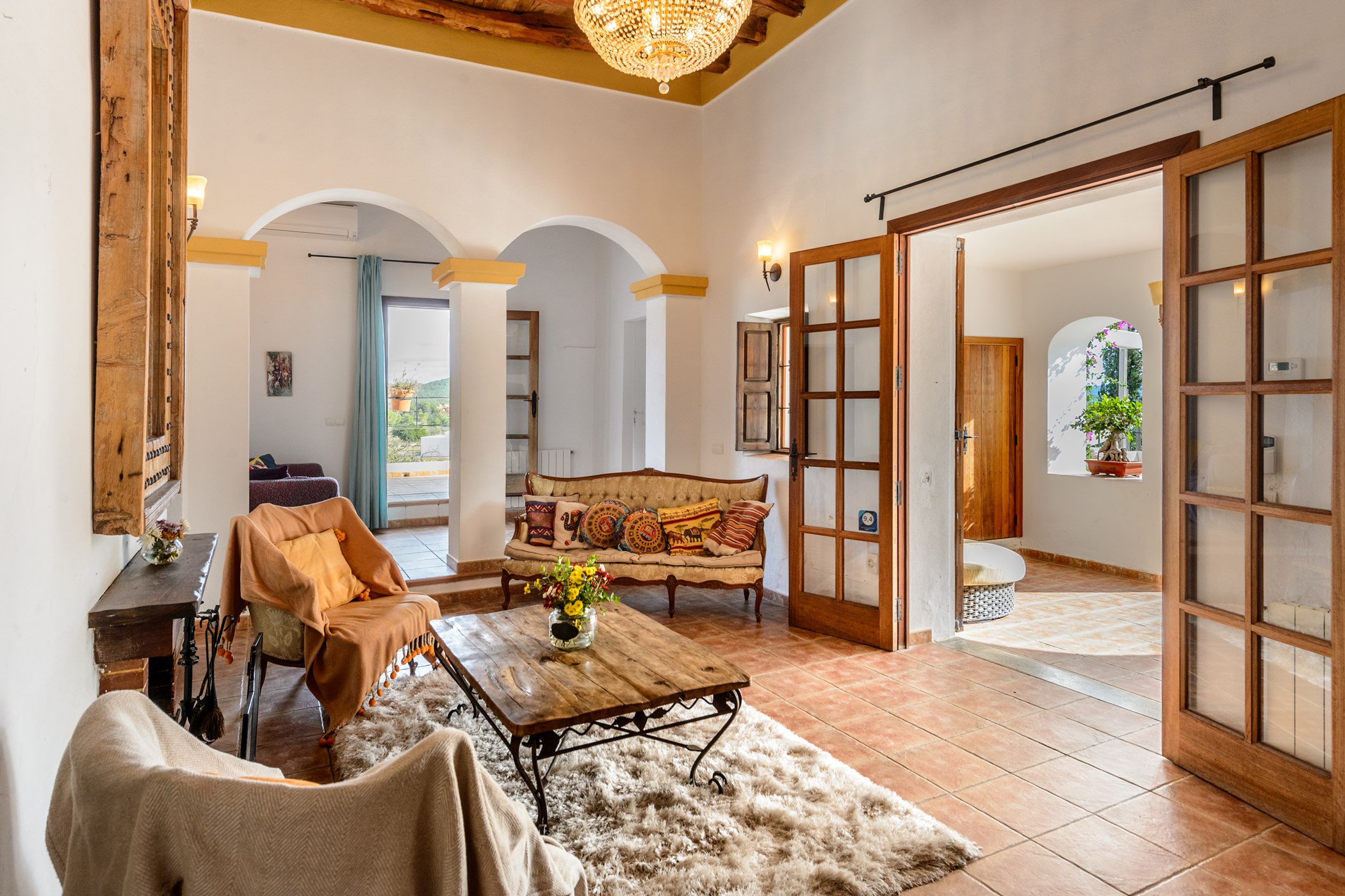 Living-room-and-main-entrance-1