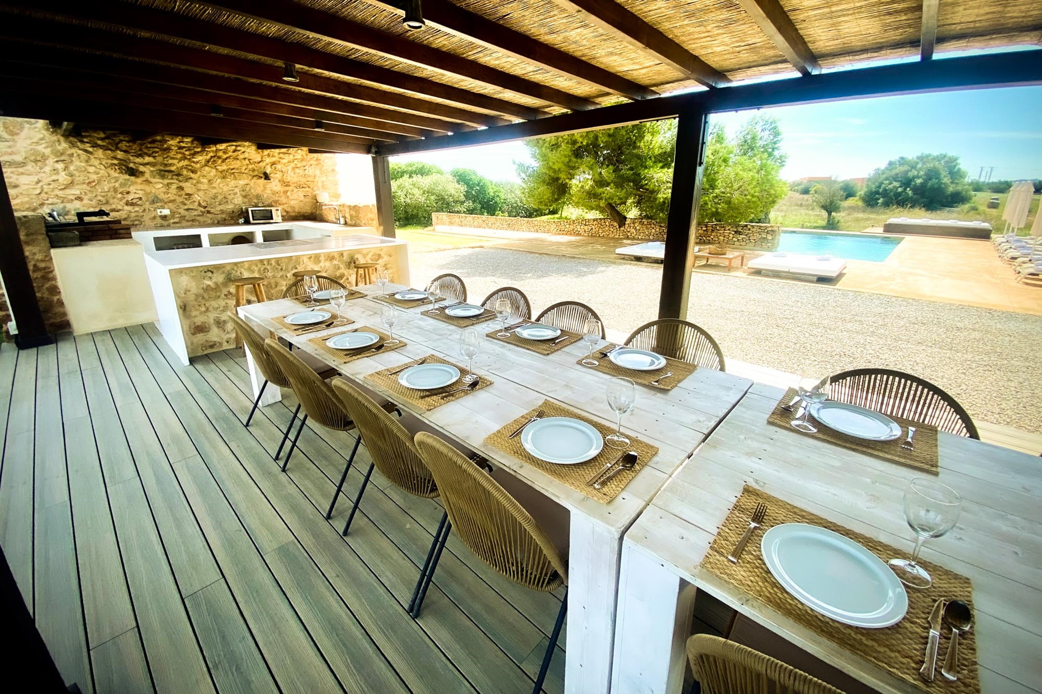 OUTDOOR-DINNING-IMG_4461