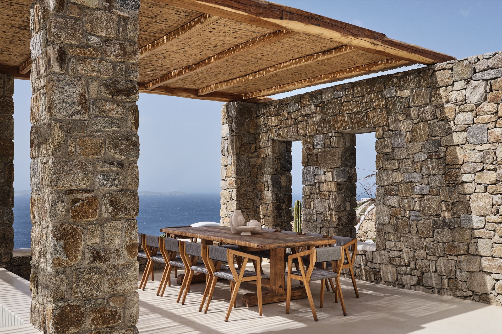 Outdoor-dining-area-1-002