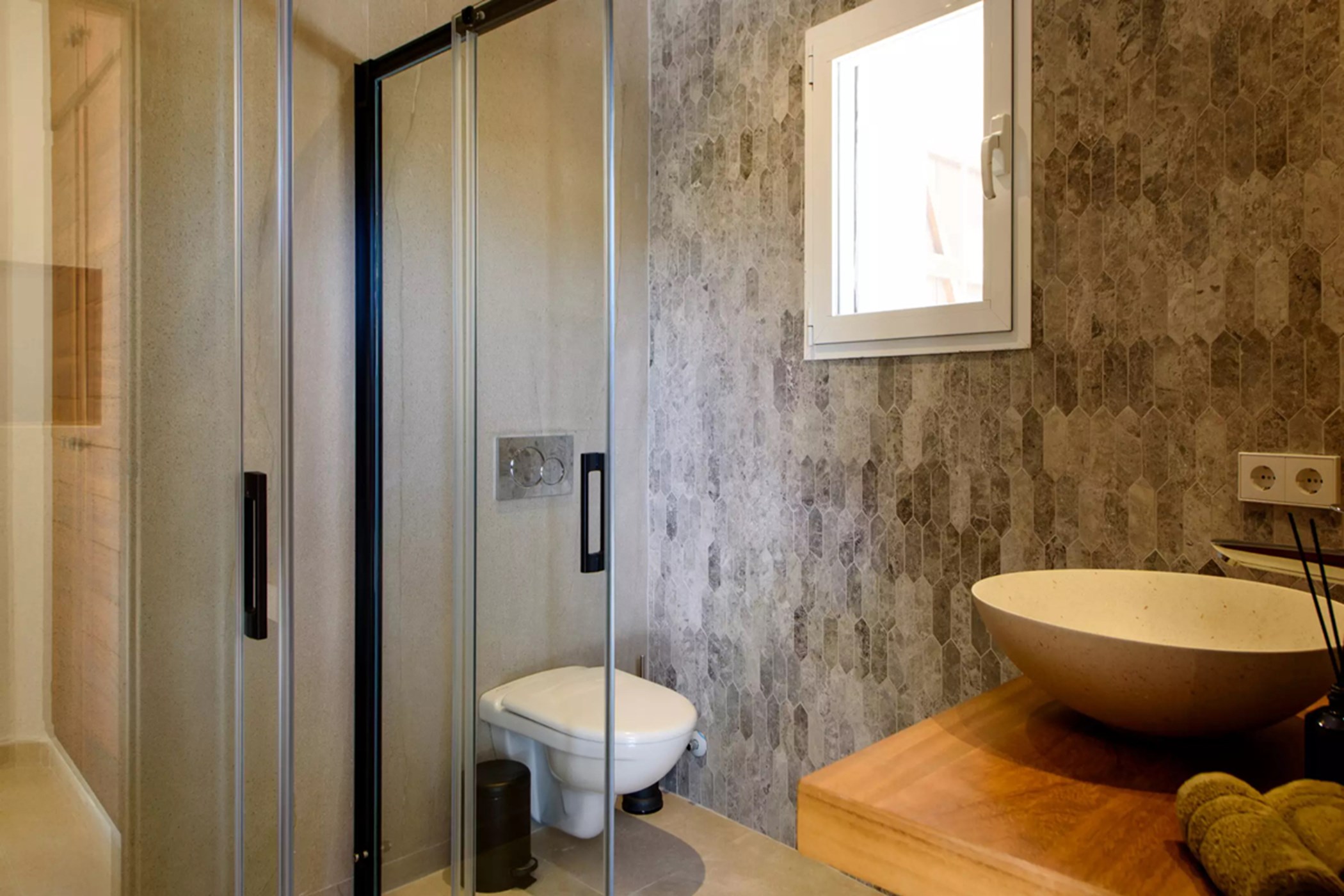 2022-06-15-1a8b4d807b15a8b9a75ea5e86592dd52