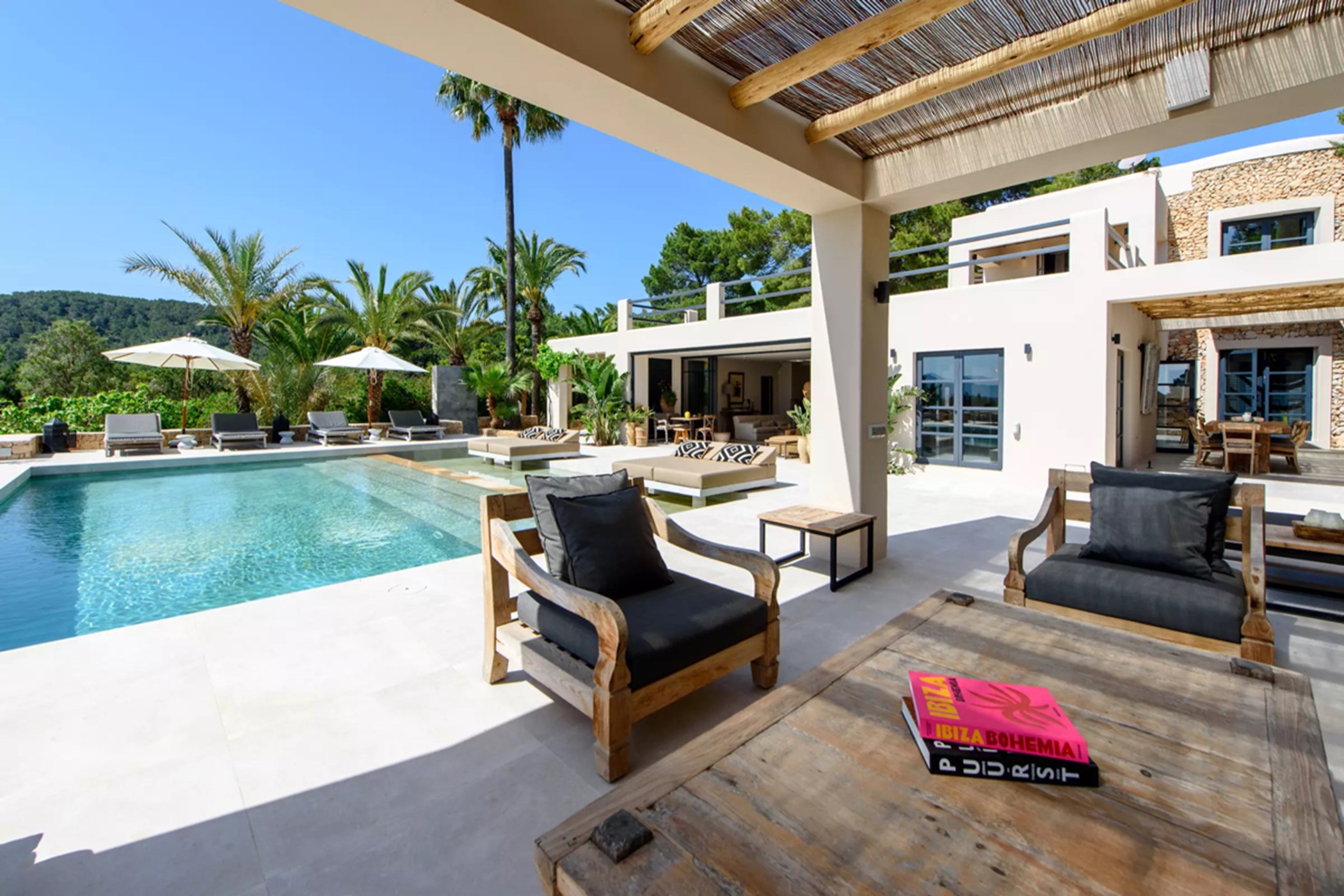 2022-06-15-4a7fc54608af6fbfce477ac172328681