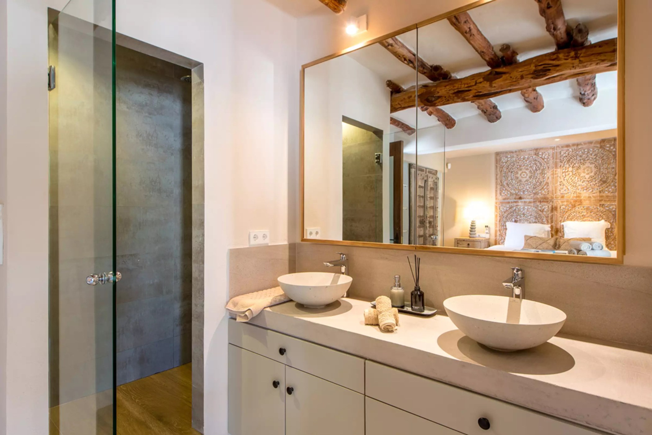 2022-06-15-b948da87e54cf46693a66e56fa127e44