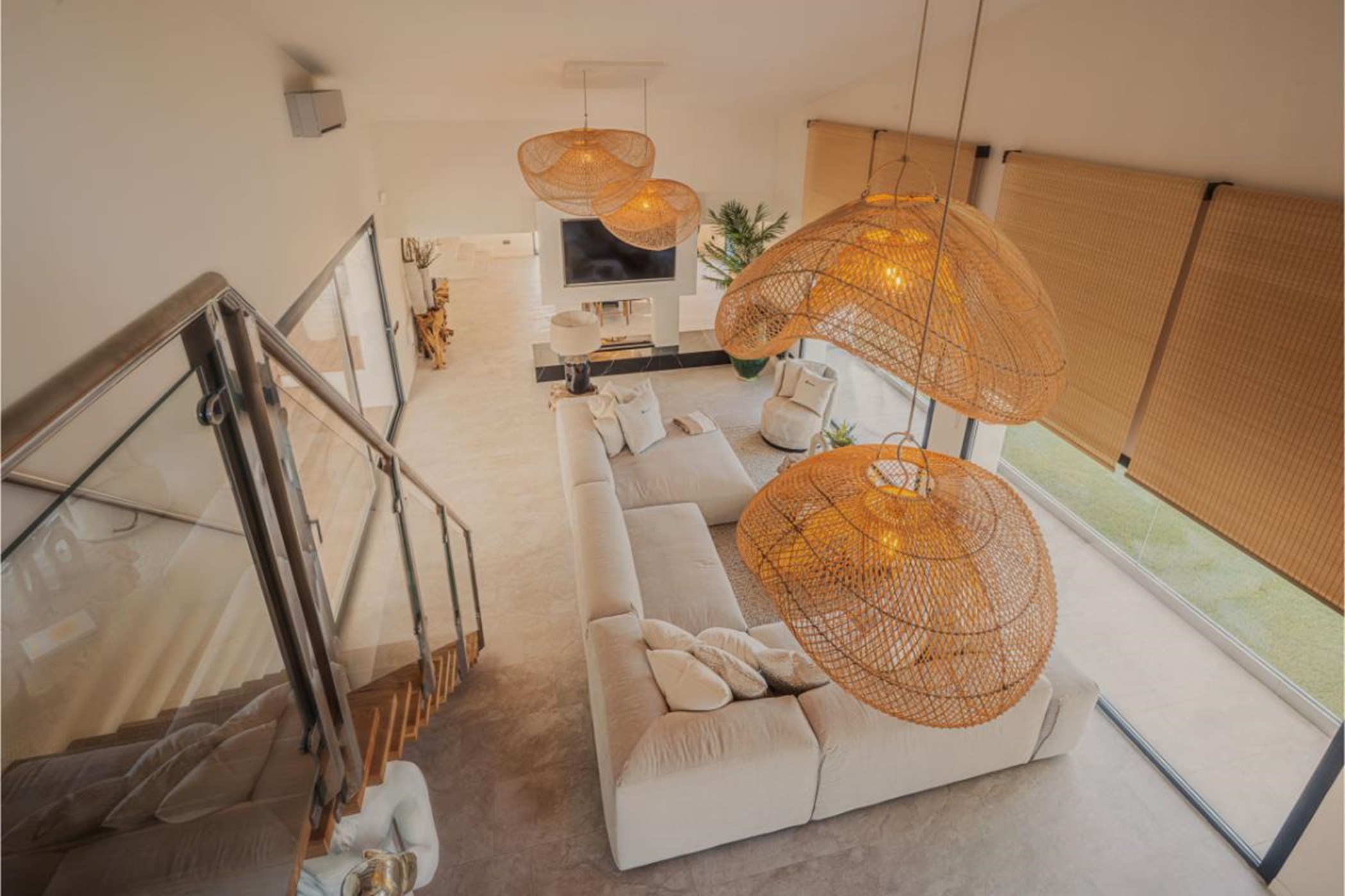 20250806155657000000_LivingRoomMorning