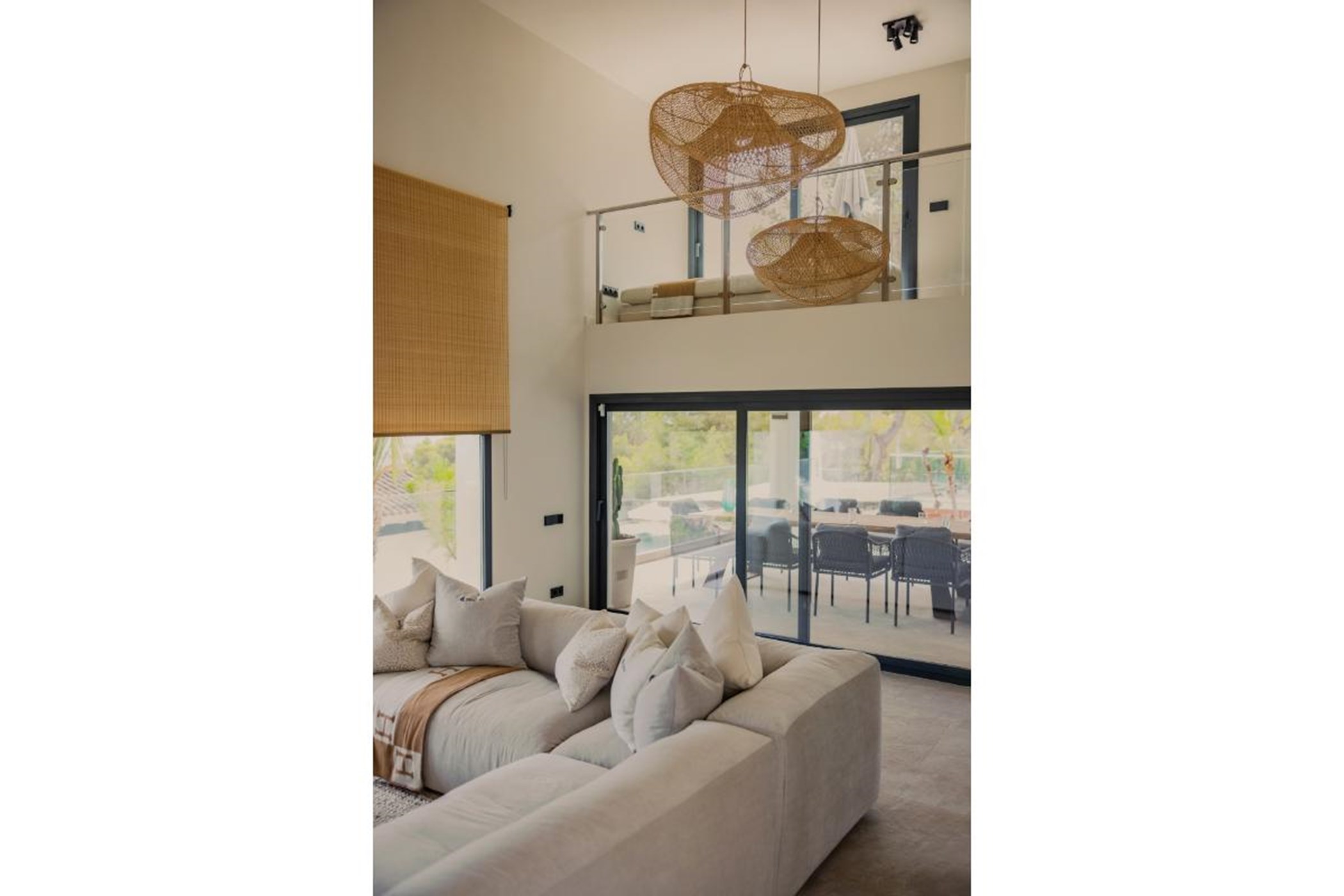 20250806155657000000_LivvingRoomMood1