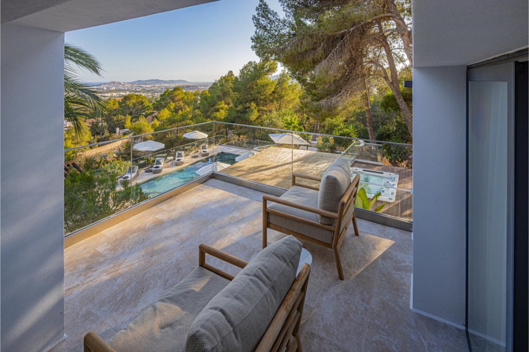 20250806155657000000_MasterBalcony2