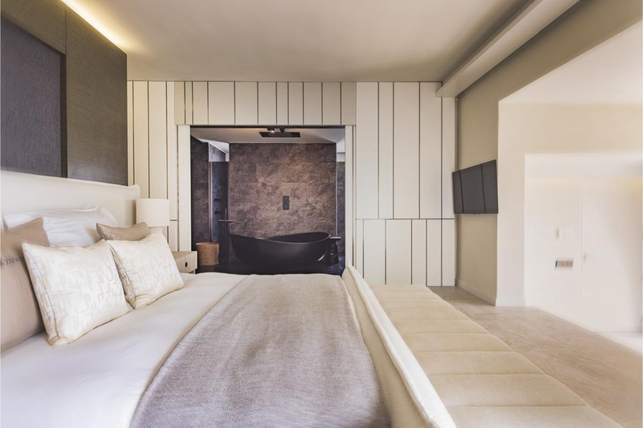 20250806155657000000_MasterBedroomwide2