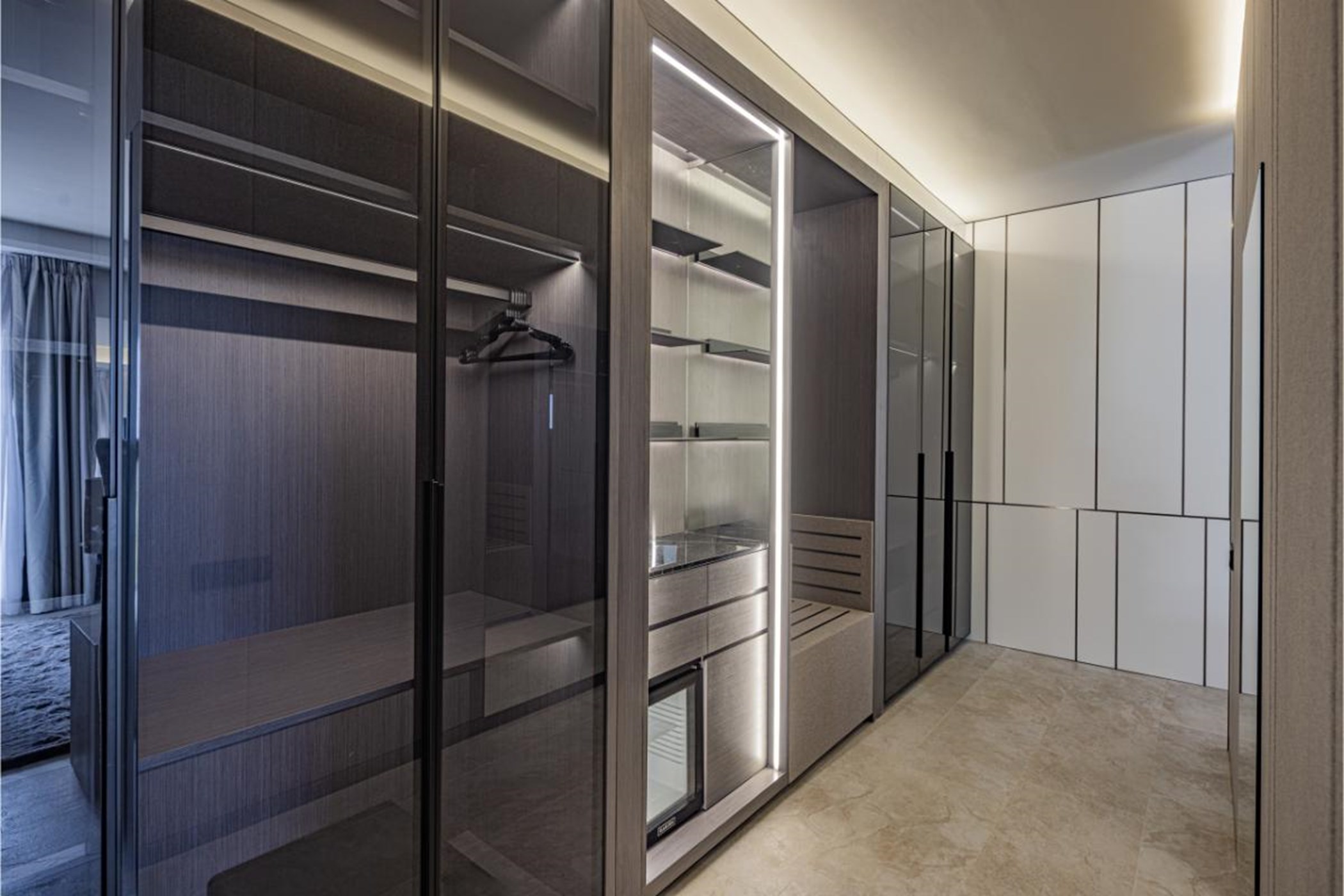 20250806155657000000_MasterWardrobe1