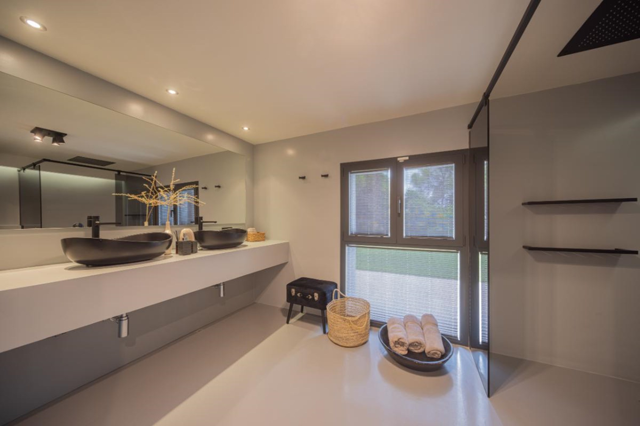 20250806155818000000_Bathrooms1