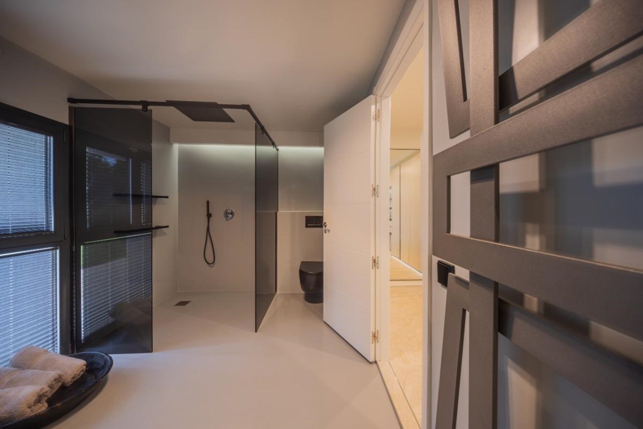 20250806155818000000_Bathrooms2