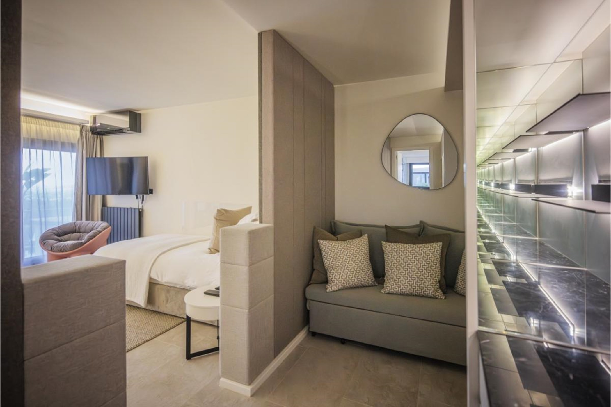 20250806155818000000_Gustrooms10