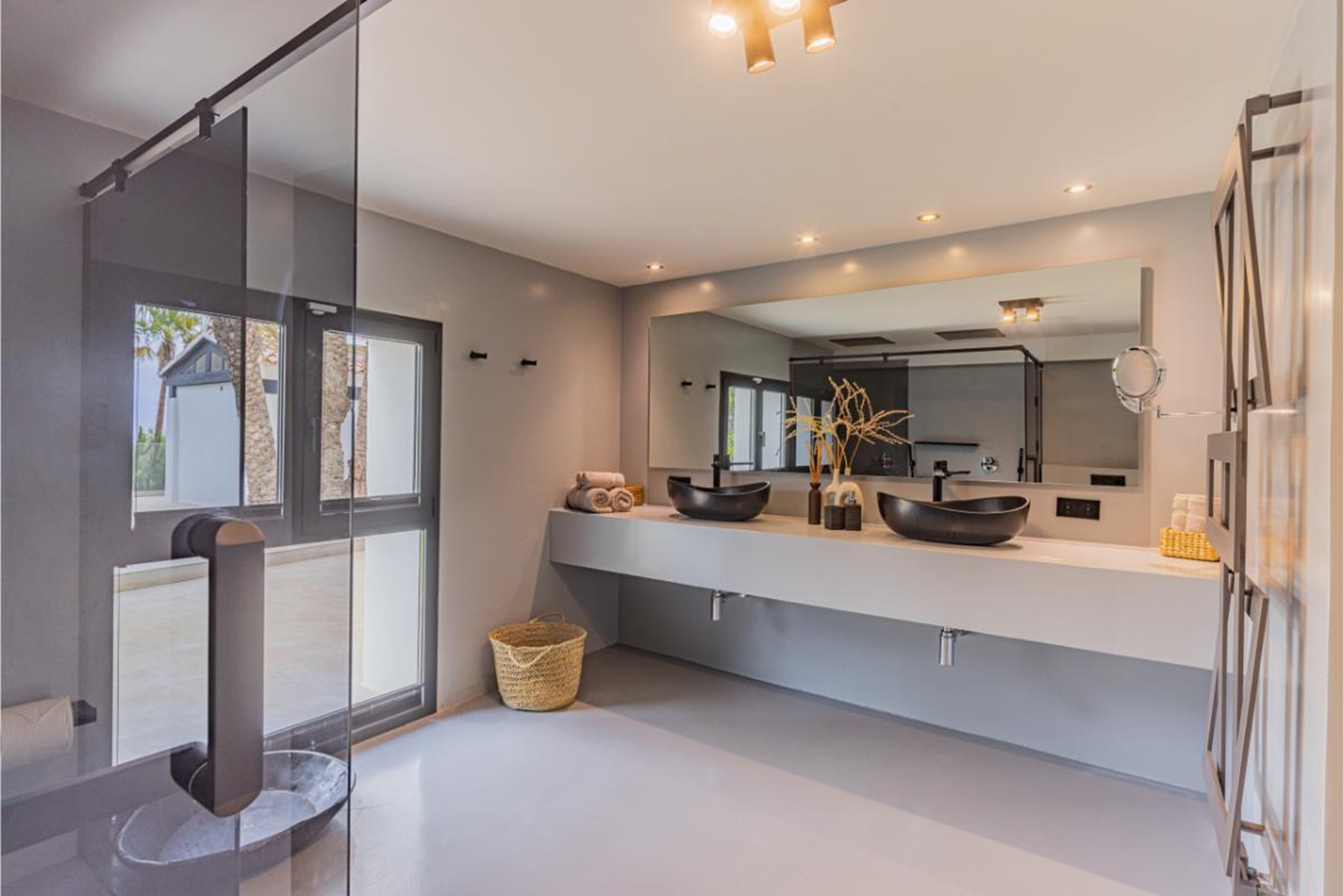 20250806155819000000_Bathrooms3