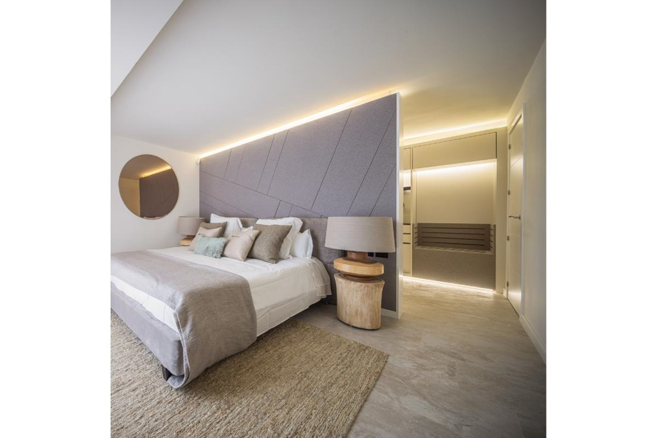 20250806155819000000_Gustrooms4