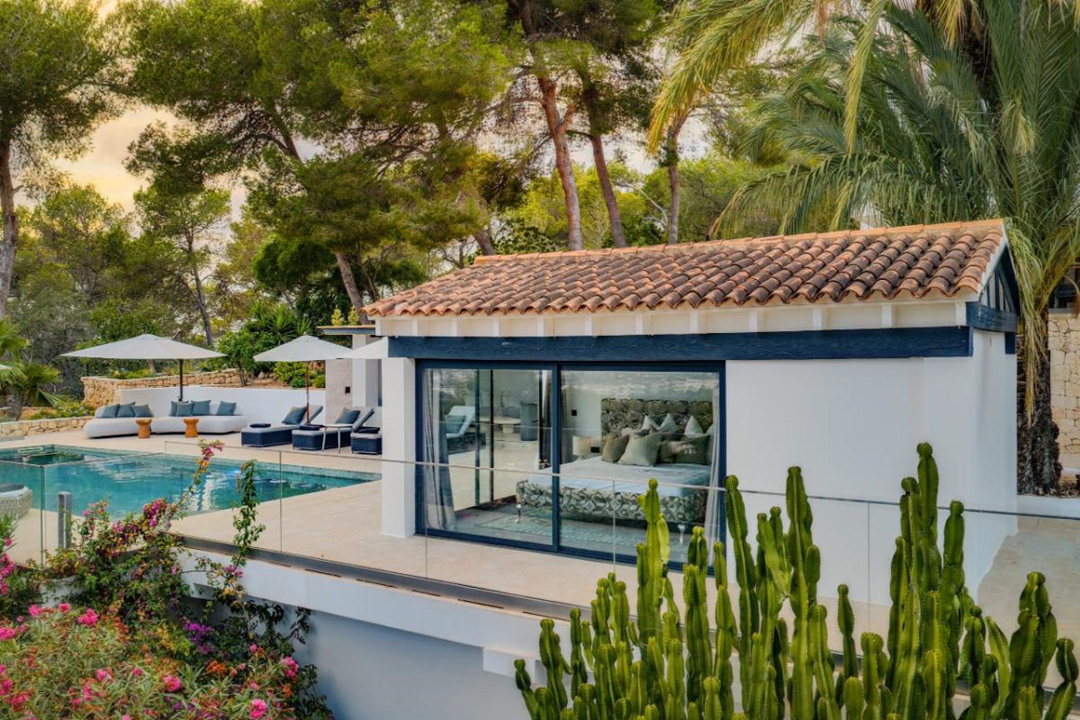 20250806155935000000_BungalowOutside2