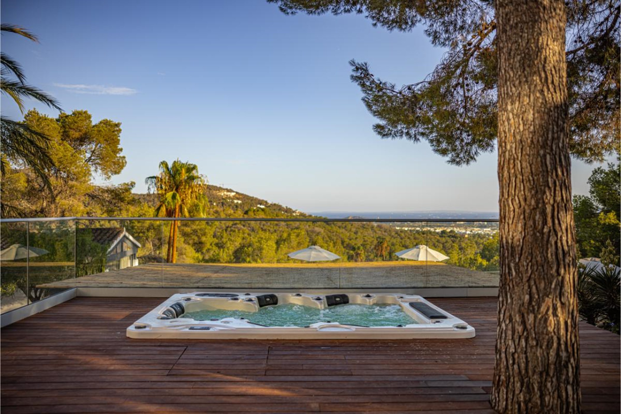 20250806155935000000_Jacuzzi1