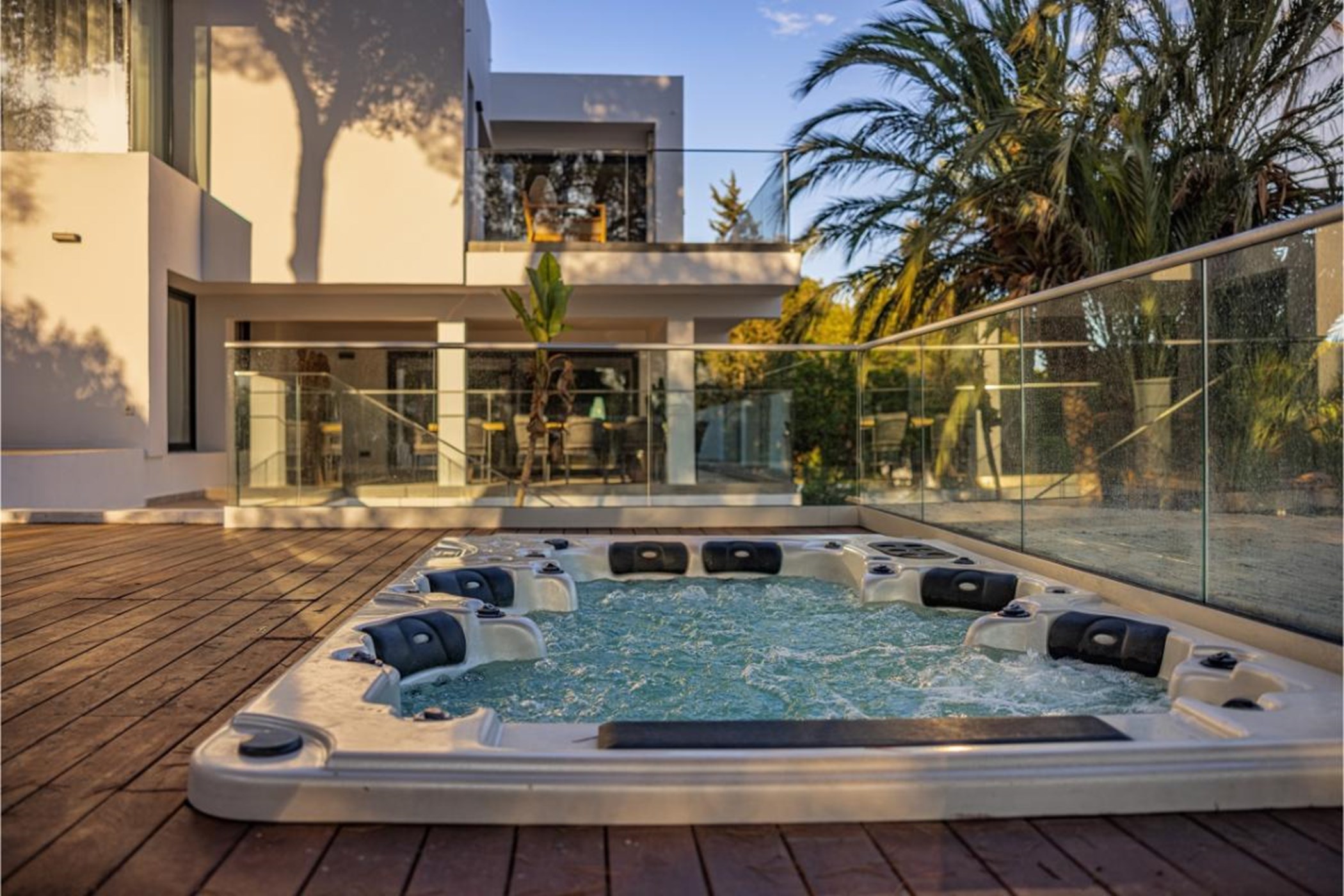 20250806155935000000_Jacuzzi2