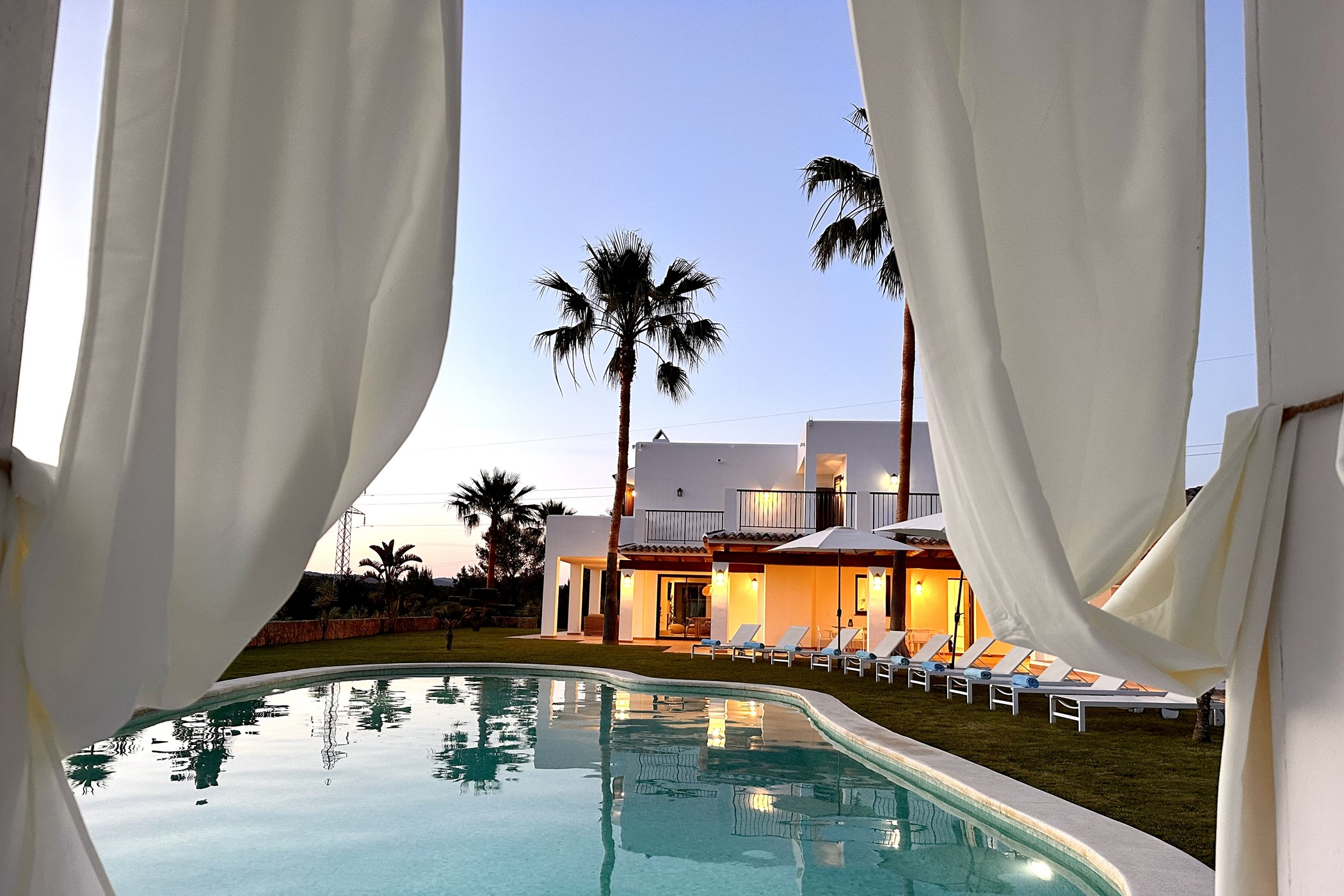 chillout_piscina_noche_ibiza_VILLA-CAS-HESPERO