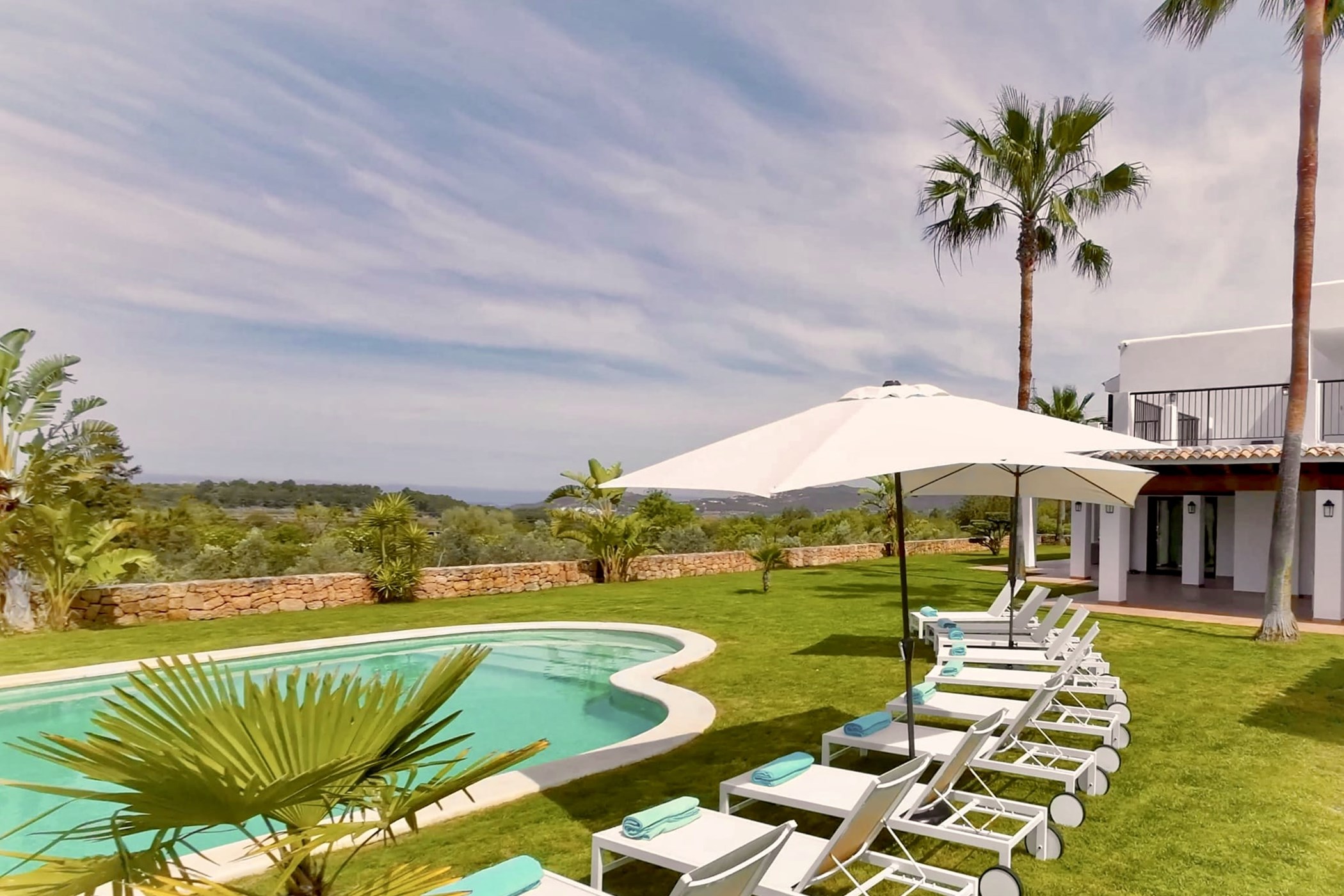 jardin_hamacas_piscina_ibiza_VILLA-CAS-HESPERO