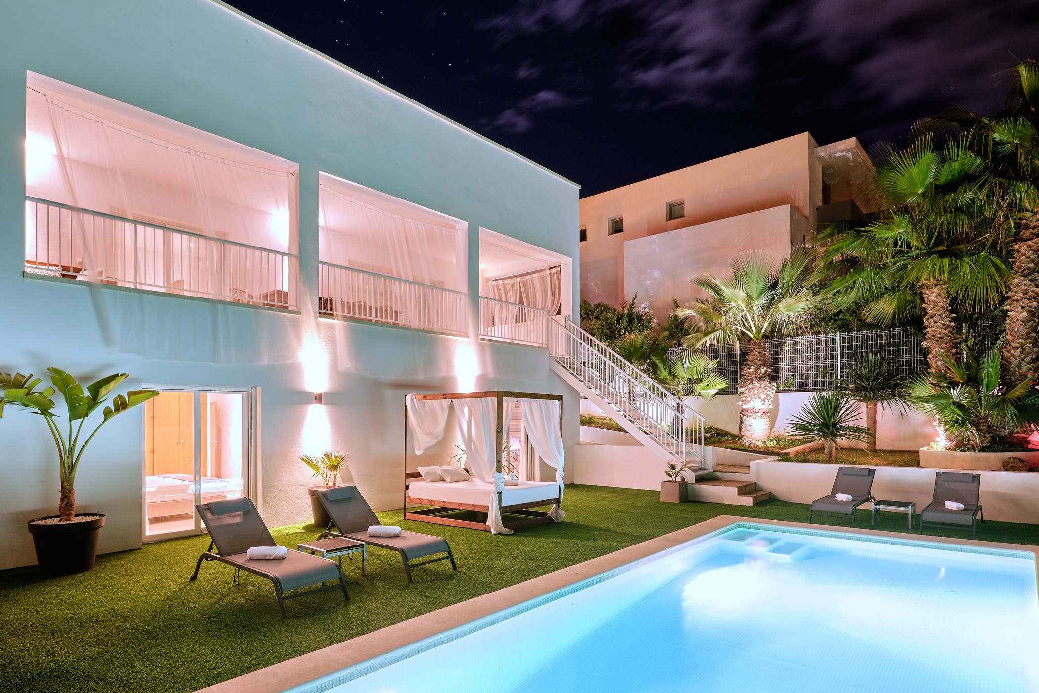 julieta-exterior-noche