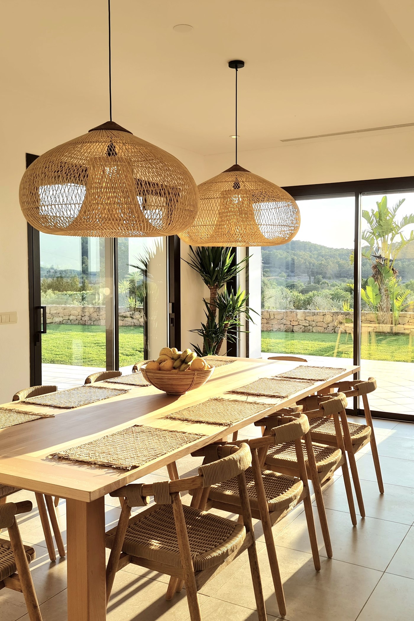 mesa_comedor_salon_ibiza_VILLA-CAS-HESPERO