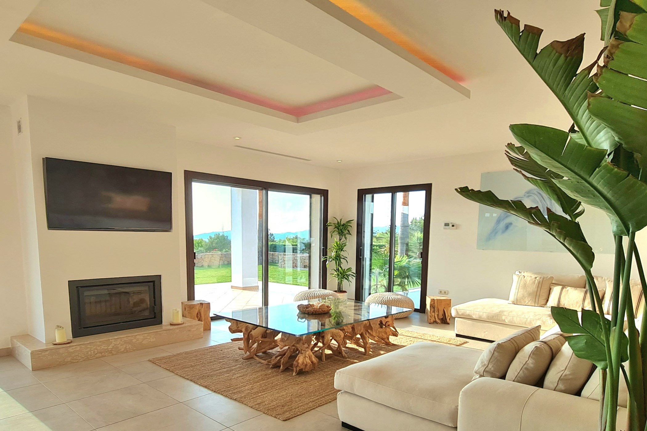 salon_chimenea_tv_ibiza_VILLA-CAS-HESPERO